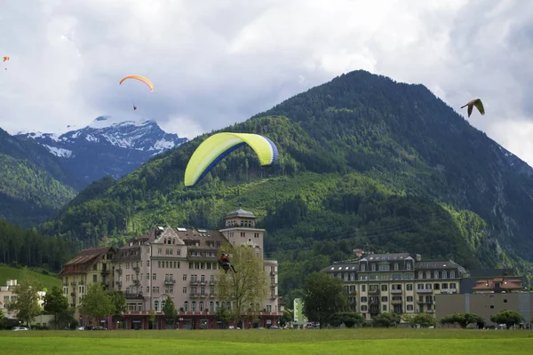 Yamaç paraşütü İsviçre