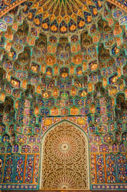 Saint-Petersburg ana cami kapıları dekor