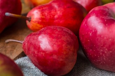 Rustik bir vintage Sivas'tan üzerinde taze olgun organik armut