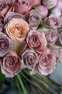 Buket closeup makro düğün güzel pembe, mor ve Şeftali güller