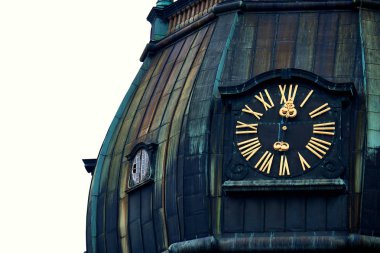 Ortaçağ kilise kule, Riga, Letonya Saint Peters Lutheran Kilisesi eski saat