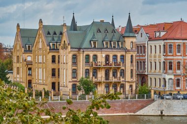 Renkli binalar Wroclaw kent üzerinde. Wroclaw batı Polonya ve tarihsel Silezya başkenti en büyük kenti olduğunu.