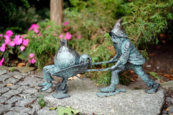 Minyatür cüce gnome Botanik Bahçesi, Ostrow Tumski bölge Wroclaw, Polonya.