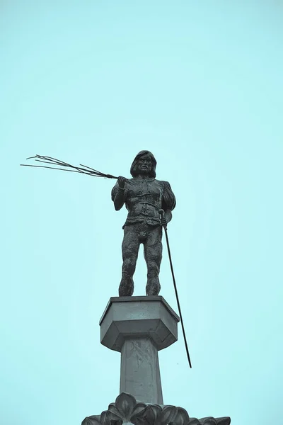 Statua del punitore in cima alla gogna di pietra Pranger sulla Piazza del Mercato a Breslavia, Polonia — Foto Stock