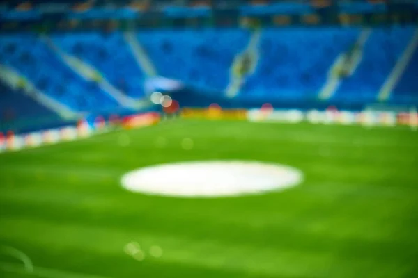 Boş mavi yeşil futbol futbol alan stadyum. Yumuşak odak bulanık arka plan