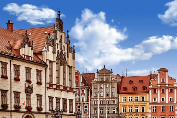 Vásárcsarnok square, Wroclaw Lengyelország-régi színes házak. Utazás nyaralás koncepció — Stock Fotó