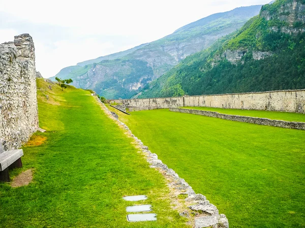 Castel imponentní v Besenello HDR — Stock fotografie