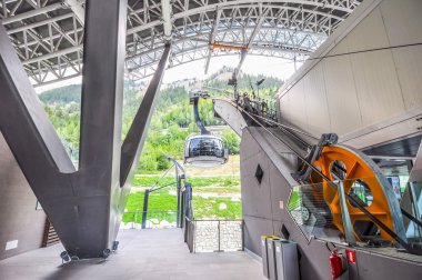 Aosta Vadisi HDR Skyway Mont boş teleferik
