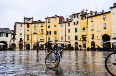Lucca'daki HDR Piazza Anfiteatro