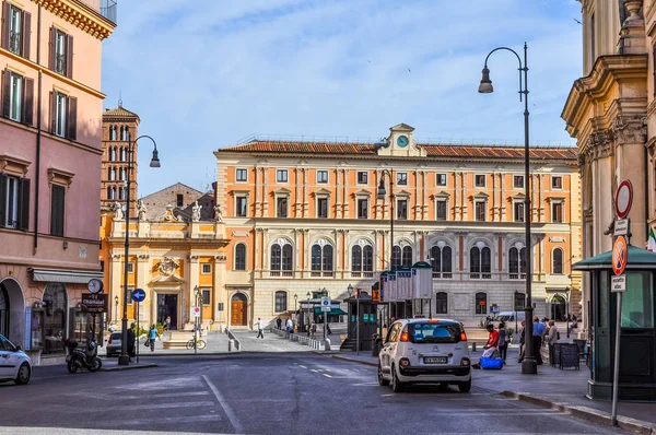 HDR Piazza San Silvestro em Roma — Fotografia de Stock