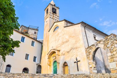 HDR Castelvecchio'yu di Rocca Barbena