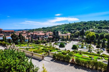 Pescia bahçede HDR Villa Garzoni