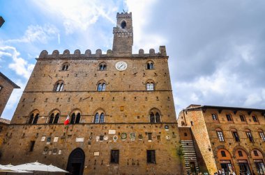 HDR Piazza dei Priori Volterra