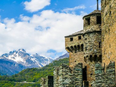 Fenis HDR Fenis kalede