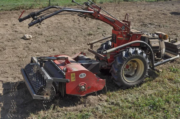 Landschap machine buiten in Turijn — Stockfoto