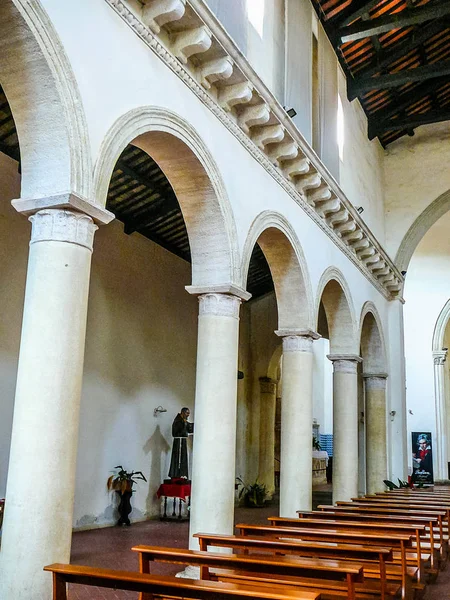Церковь Сан-Сильвестро в Фабри — стоковое фото