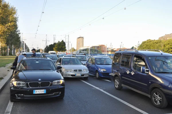 Tráfico de coches en Turín — Foto de Stock
