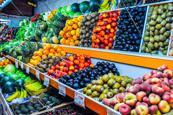 HDR Frutta sullo scaffale del supermercato a Valencia — Foto Stock