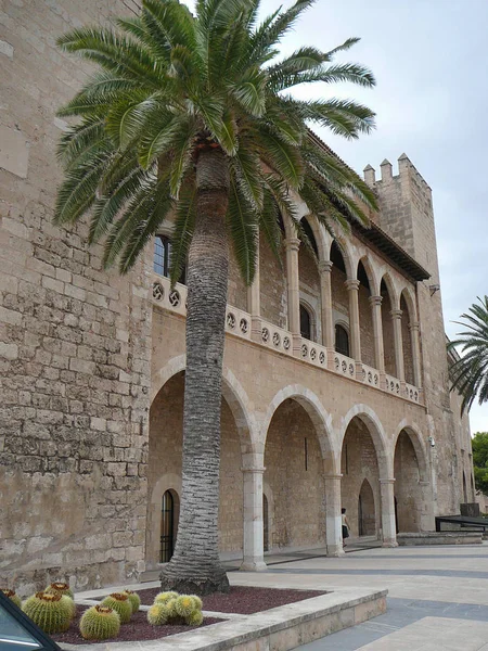 Palác Almudaina v palma de mallorca — Stock fotografie