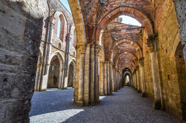 Chiusdino içinde HDR St Galgano Manastırı Harabeleri