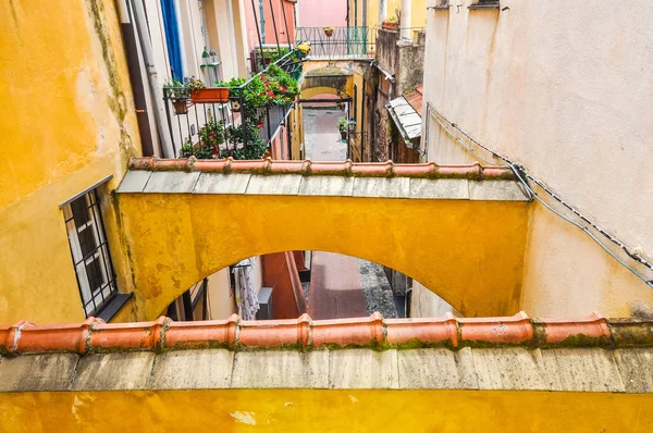 HDR Vista del casco antiguo de Toirano — Foto de Stock