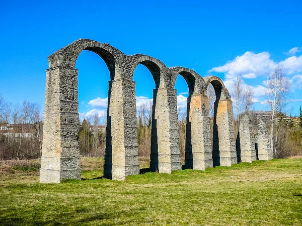 Hdr römisches Aquädukt in acqui terme — Stockfoto