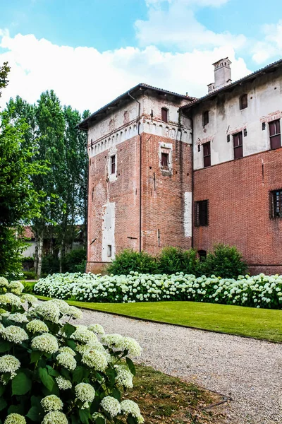 HDR Lagnasco castle in Lagnasco — Stock Photo, Image