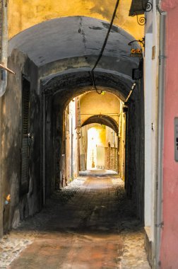 HDR Toirano Carrugio