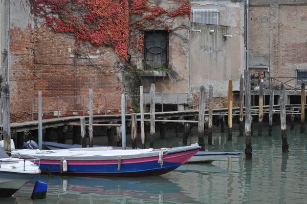 Вид на канал в Венеции — стоковое фото