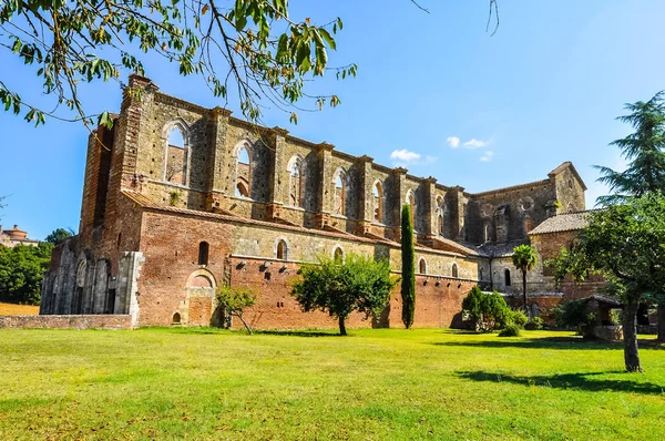 Chiusdino içinde HDR St Galgano Manastırı Harabeleri