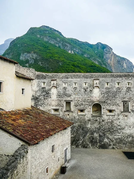 HDR Castel Feno in Fenello — стоковое фото