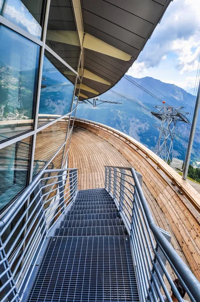 HDR Skyway Mont leeg kabelbaan in Valle d'Aosta — Stockfoto