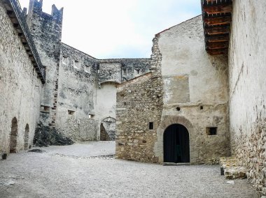 HDR Castel Beseno Besenello içinde