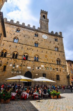HDR Piazza dei Priori Volterra