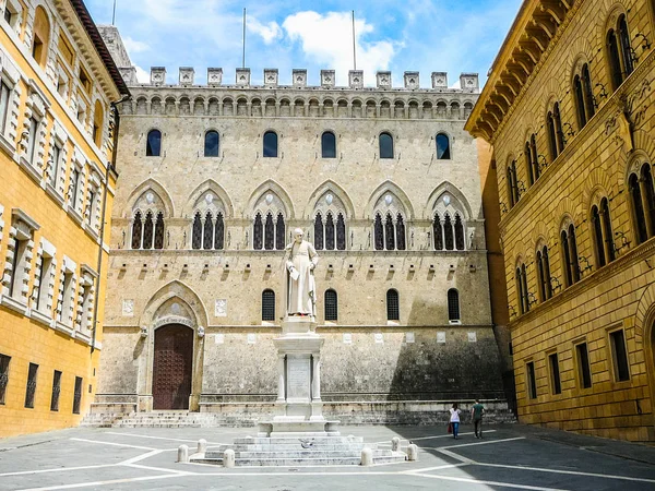 HDR bild av staden Siena — Stockfoto