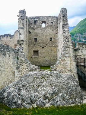 HDR Castel Beseno Besenello içinde