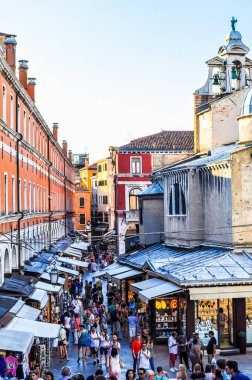 Venice, İtalya - 18 Ağustos 2014: Yüksek Dinamik Aralık (Hdr) turist İtalya Venedik şehir ziyaret