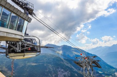 Aosta Vadisi HDR Skyway Mont boş teleferik