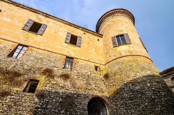 HDR-Castello-Scipione aka Castello Pallavicino Schloss in Salsoma — Stockfoto