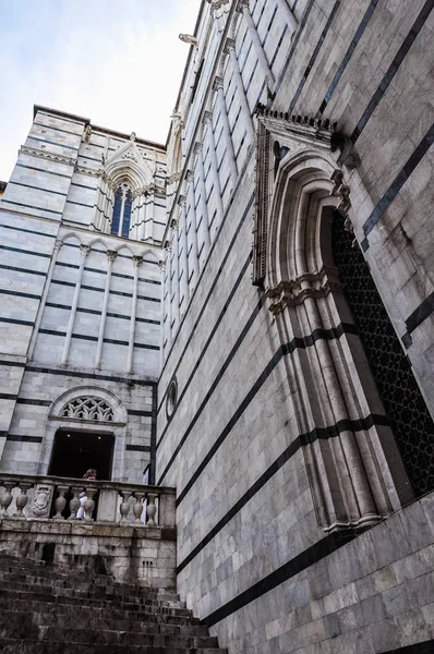 HDR Catedral iglesia bautisterio en Siena — Foto de Stock