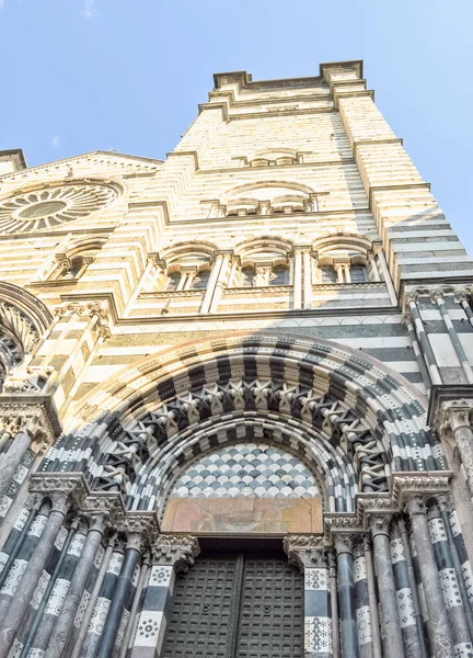 Церковь Святого Лоренцо в Генуе — стоковое фото