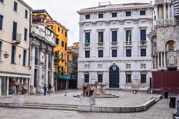 HDR-turister som besöker Venedig — Stockfoto