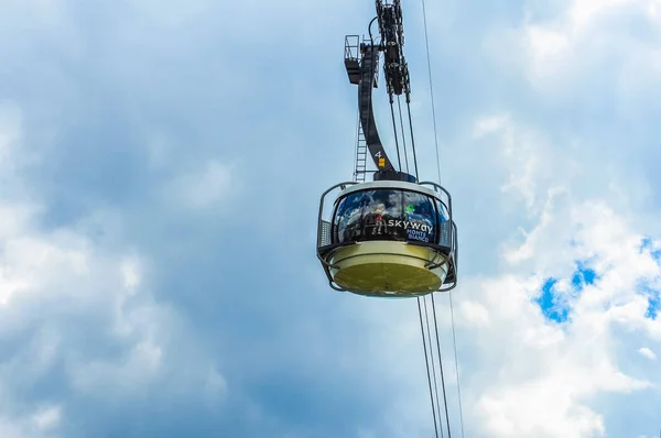 HDR SkyWay Mont Blank ropeway in Aosta Valley — Stock Photo, Image