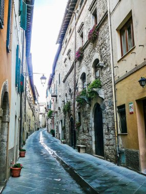 Yüksek dinamik aralık (Hdr) görünümü Sarteano kale Tuscany tepelerde, İtalya