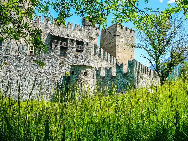 HDR Fenis Castle in Fenis — Stock Photo, Image