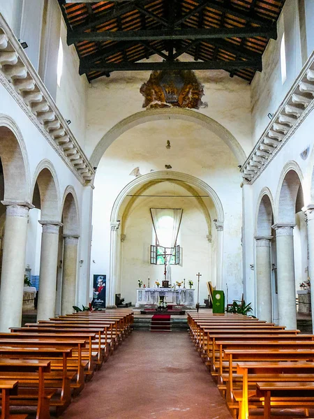 Kostel HDR San Silvestro v Sutri — Stock fotografie