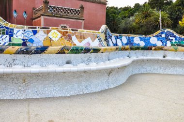 Barcelona, İspanya - 15 Şubat 2015: Yüksek dinamik aralık (Hdr) Park aka Parc Guell Parkı sistemi bahçeleri ve architectonic öğeleri Carmel Hill Katalanca tarafından tasarlanmış bulunan mimar Antoni Gaudi Guell