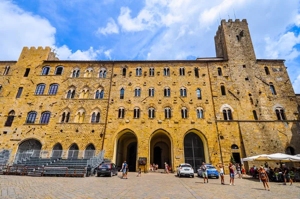 HDR Piazza Fabci in Volterra — стоковое фото