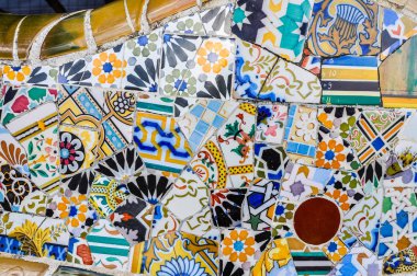 Barcelona, İspanya - 15 Şubat 2015: Yüksek dinamik aralık (Hdr) Park aka Parc Guell Parkı sistemi bahçeleri ve architectonic öğeleri Carmel Hill Katalanca tarafından tasarlanmış bulunan mimar Antoni Gaudi Guell