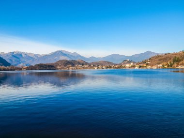 Yüksek dinamik aralık (Hdr) Lago Grande (büyük göl) Susa Vadisi, Avigliana, Torino, İtalya